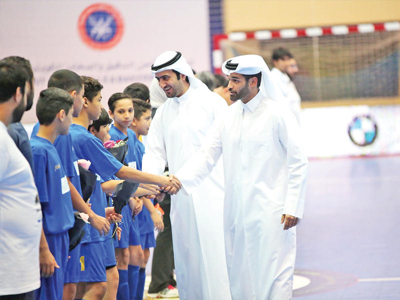 حسن الذوادي وعبدالله الروضان يباركان لبطل البراعم 