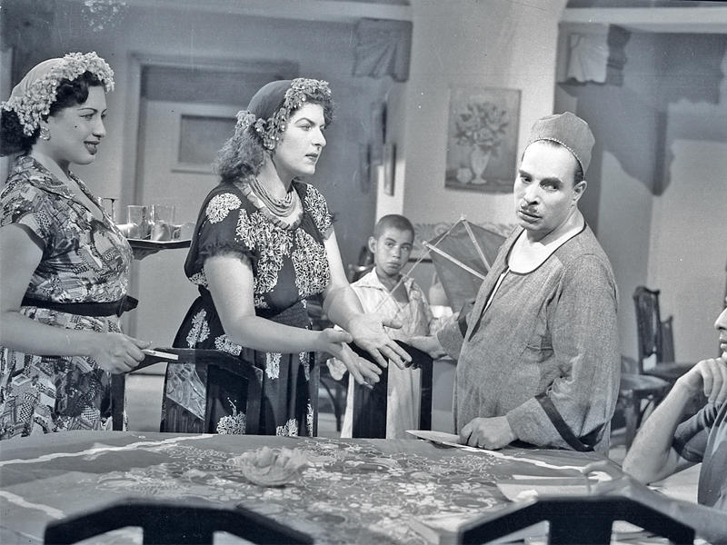 القصري مع زينات صدقي في مشهد سينمائيn