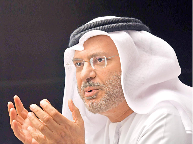 قرقاش خلال مؤتمره الصحافي في دبي اليوم  (أ ف ب) 