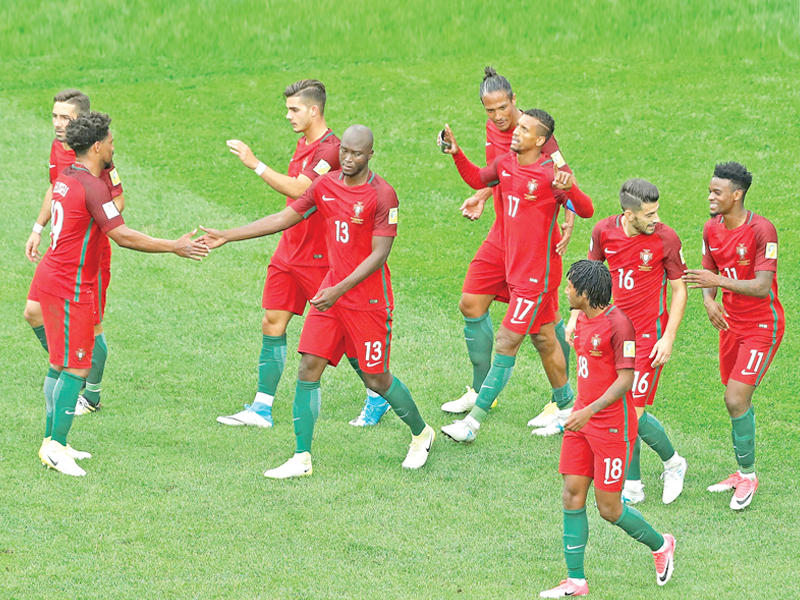 فرحة لاعبي المنتخب البرتغالي بعد إحراز الهدف الرابع