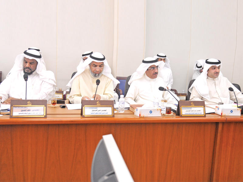 أبل وقيادات «السكنية» في اجتماع اللجنة الإسكانية