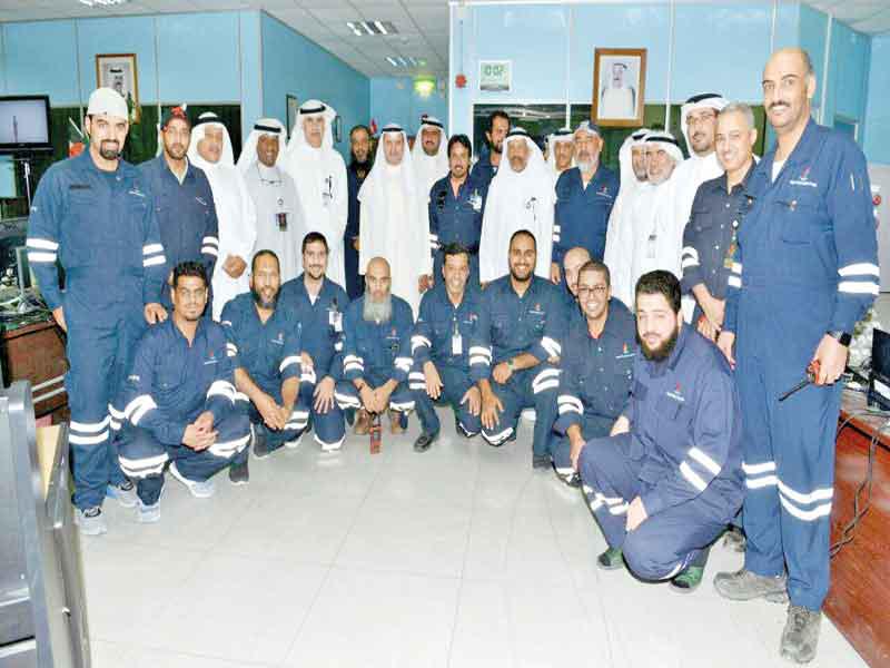 المرزوق خلال زيارته للمصافي