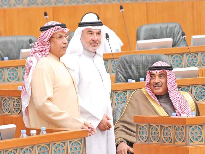 الجراح وعاشور والخالد في جلسة سابقة