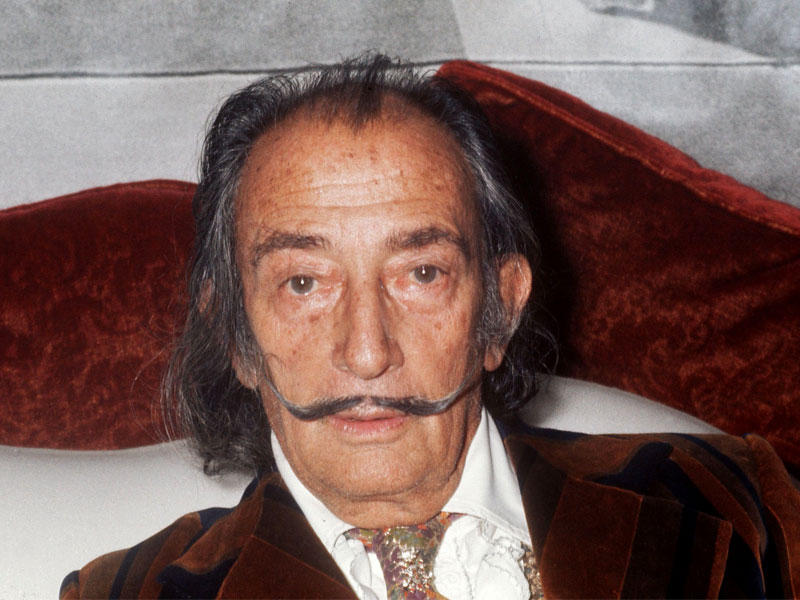 الرسام السيريالي سلفادور دالي