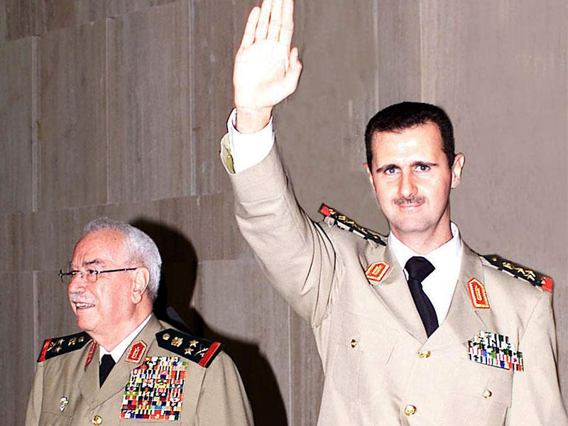 بشار الأسد وطلاس في عام 2003 
