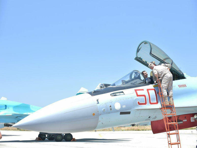 الأسد زار أمس قاعدة حميميم الروسية الجوية في اللاذقية بعد زيارته منازل جرحى في ريف حماة