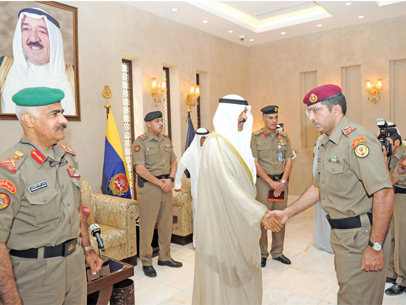 وزير الدفاع يستقبل المهنئين بعيد الفطر