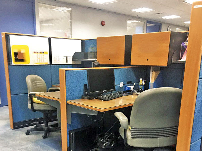 مكاتب شاغرة في أحدى الإدارات الحكومية  اليوم