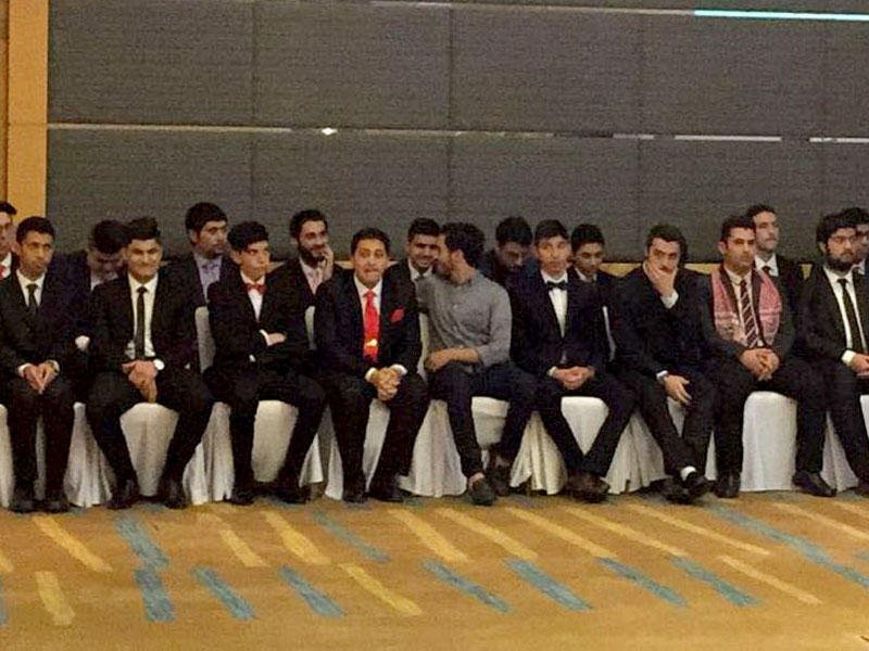 عدد من الخريجين المكرَّمينn