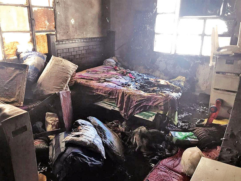 آثار الحريق في الشقة