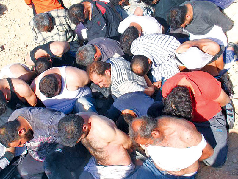 معتقلون أوقفهم الجيش اللبناني أمس في عرسالn