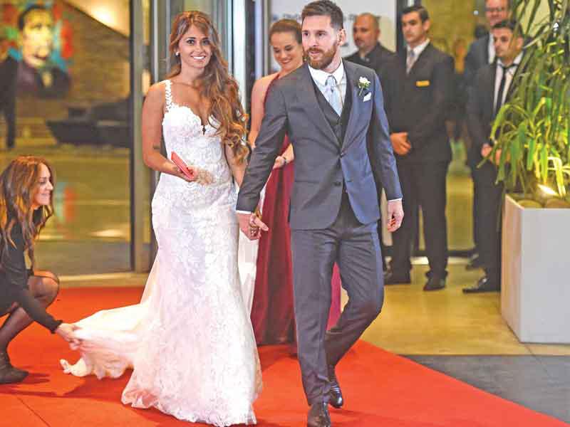 ميسي وأنطونيلا خلال حفل الزفاف