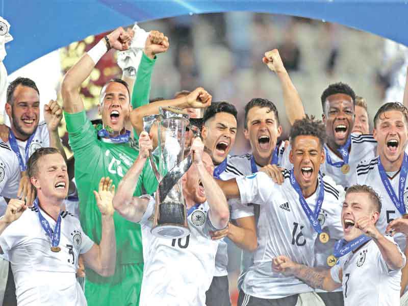 جانب من مراسم تتويج المنتخب الألماني ببطولة أوروبا للشباب