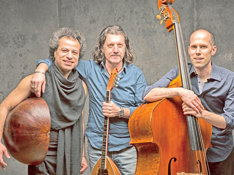 تيتي روبن مع فرقته الموسيقية