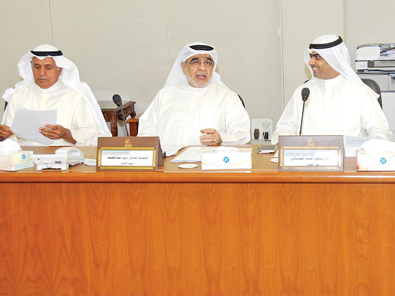 لجنة الميزانيات خلال مناقشة ميزانية الاستكشافات النفطية