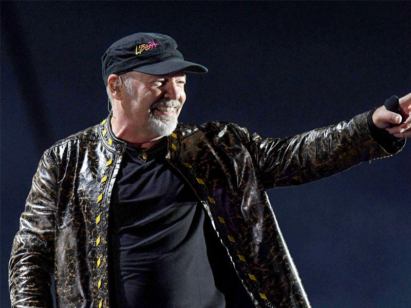 مغني الروك الإيطالي فاسكو روسي