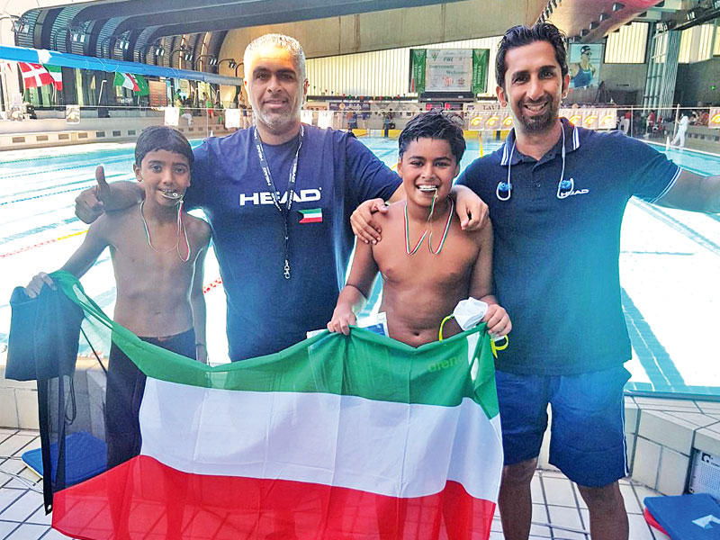  التناك ومحمد رمضان مع الجهاز الفني