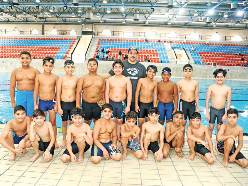 سلطان العتيبي يتوسط منتخب 10 سنوات