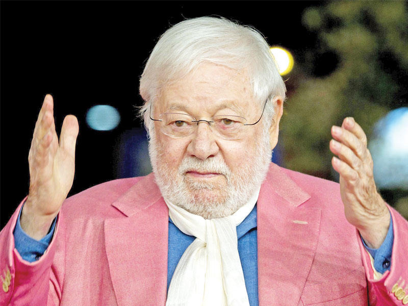 الممثل الكوميدي الإيطالي باولو فيلاغيو