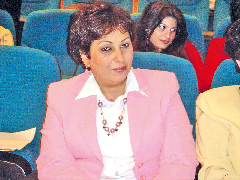 الأديبة والناقدة د. عزة هيكل