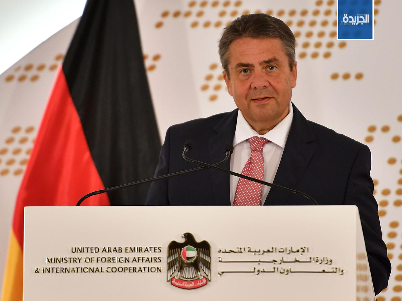 وزير الخارجية الألماني زيجمار غابريل خلال مؤتمر صحفي بمقر وزارة الخارجية الإماراتية في أبوظبي