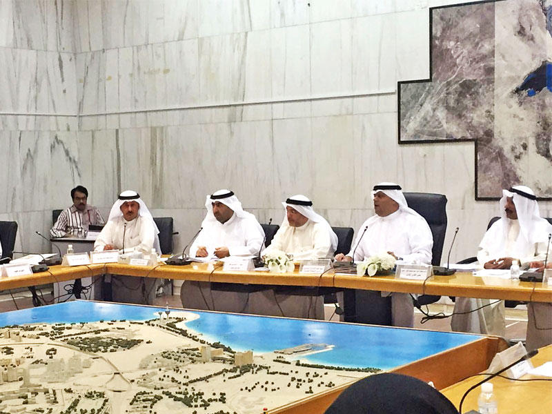 الصانع مترئساً اجتماع اللجنة الفنية