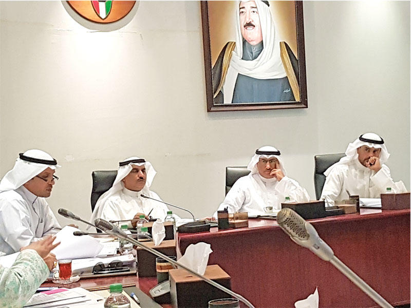 الفارس مترئساً اجتماع لجنة الاستعدادات للعام الدراسي المقبل