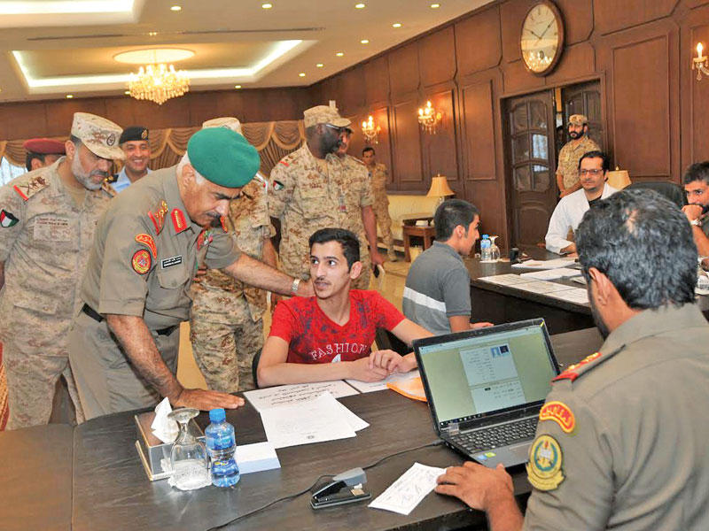 الخضر يتابع عمليات تسجيل الطلبة الضباط بحضور النواف