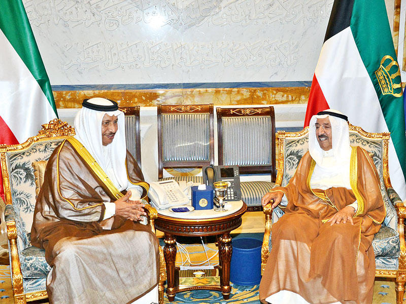 الأمير مستقبلاً جابر المبارك أمس 