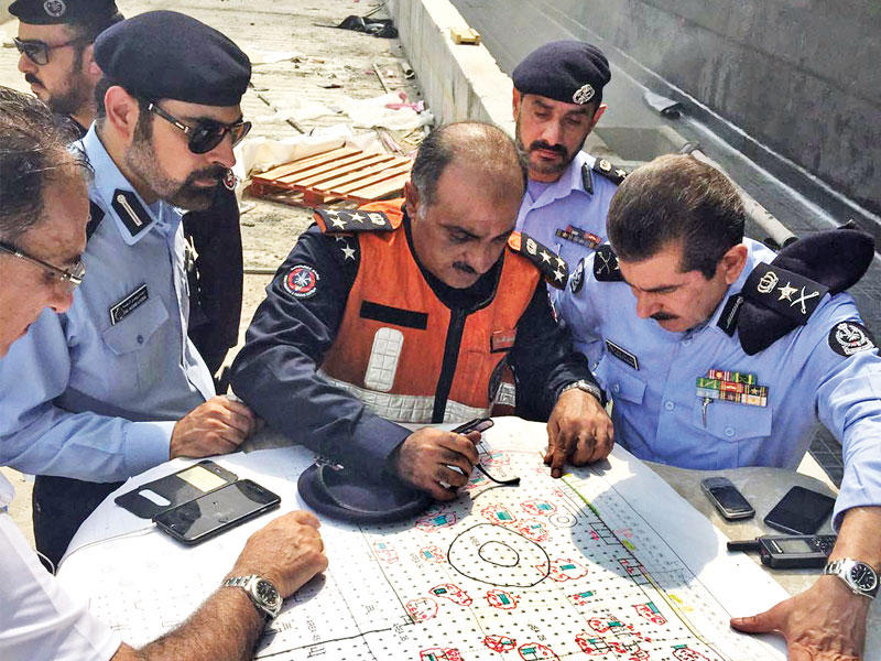 المكراد يعاين إجراءات مكافحة الحريق على خريطة لمشروع الأفنيوز