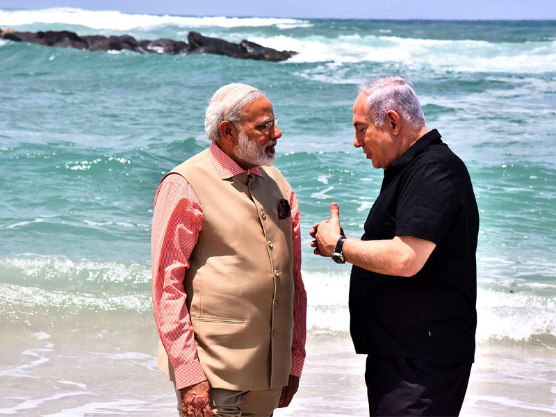 نزهة رئيس الوزراء الإسرائيلي بنيامين نتنياهو مع نظيره الهندي ناريندرا مودي