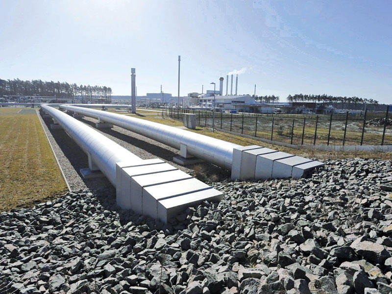 خطّا أنابيب «نورد ستريم 1» على مقربة من لبمين الألمانيةn