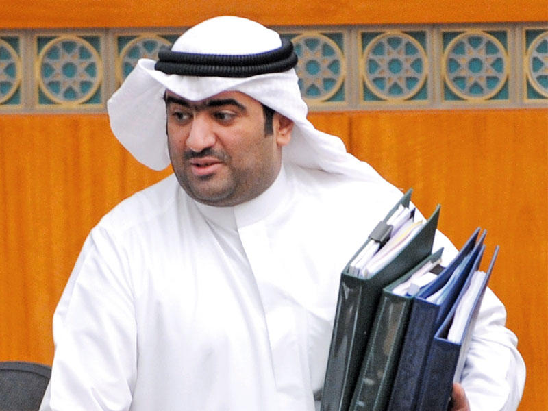 وزير التجارة والصناعة وزير الدولة لشؤون الشباب بالوكالة خالد الروضان