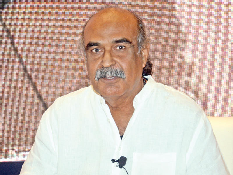  الشاعر البحريني قاسم حداد