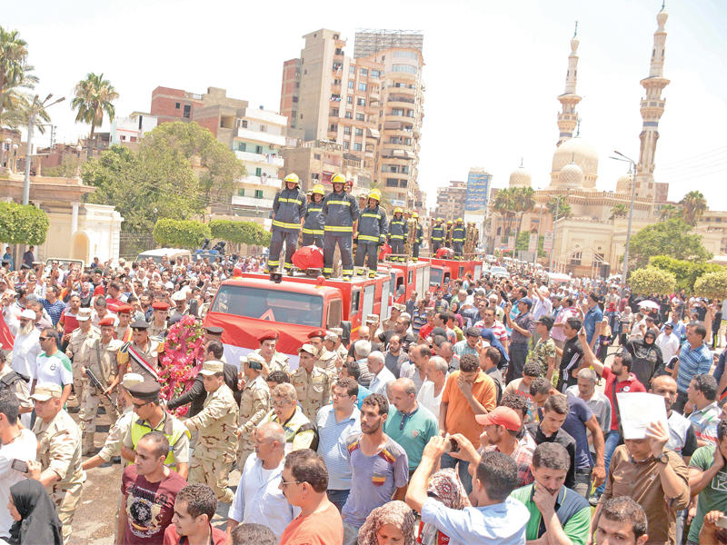 تشييع جثامين بعض ضحايا هجوم البرث في المنصورة أمس (أ ف ب)