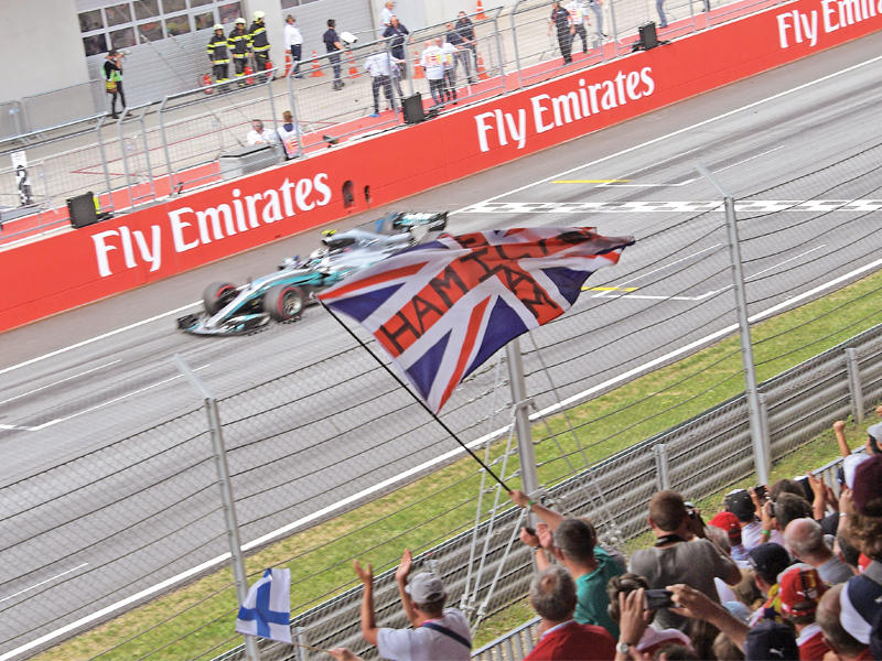 بوتاس لحظة عبوره خط النهاية