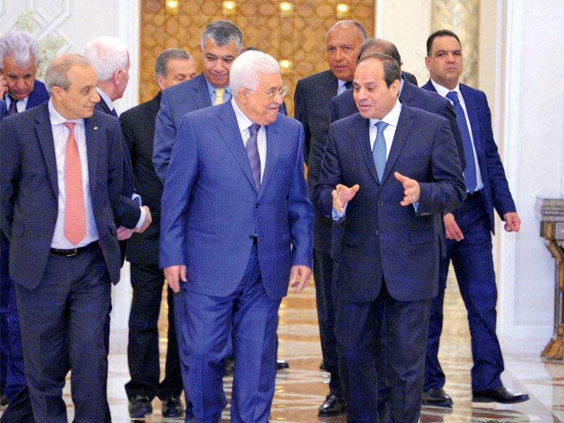 السيسي مستقبلاً عباس في القاهرة  اليوم   (الرئاسة المصرية)