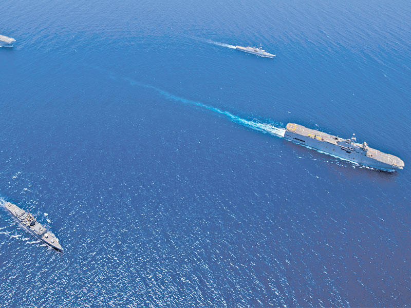 جانب من المناورات المصرية الفرنسية بالبحر المتوسط أمس (القوات المسلحة)