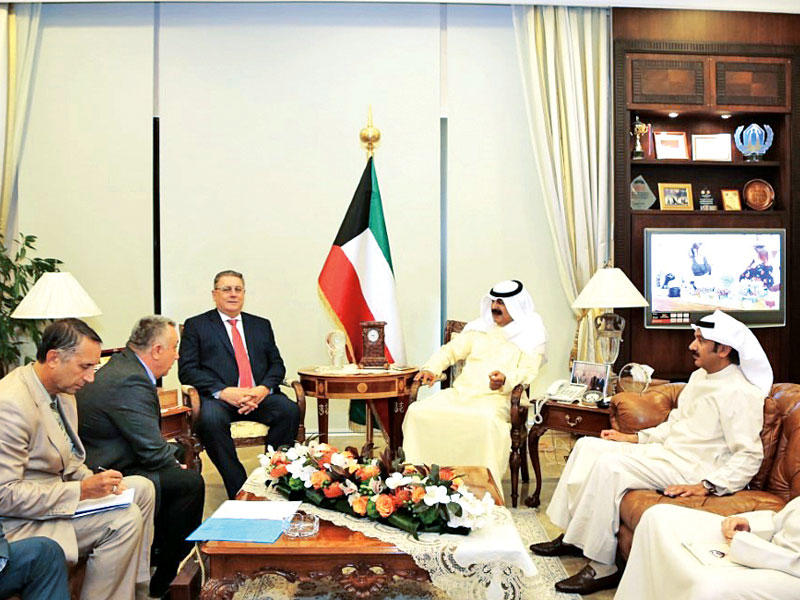 الجارالله أثناء لقائه مع القائم بأعمال سفارة روسياn