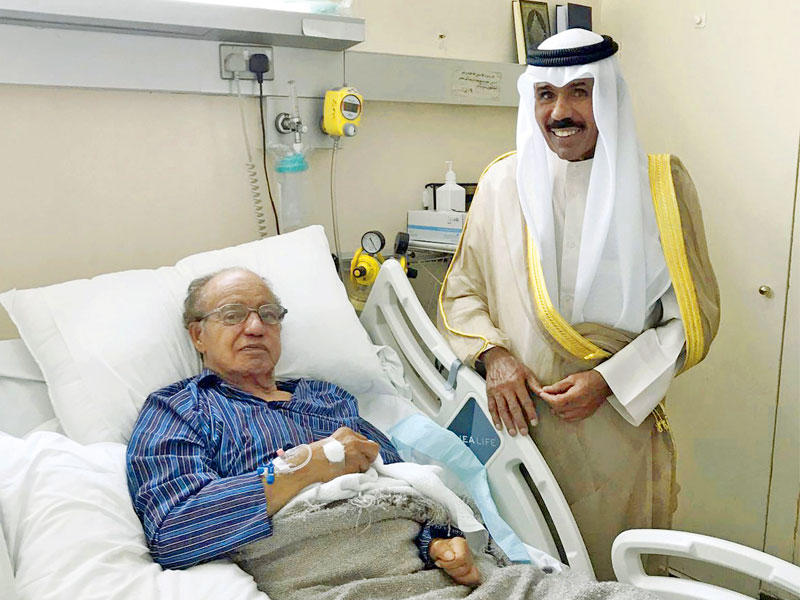 سمو ولي العهد خلال زيارته النائب السابق عبد الله النيباريn