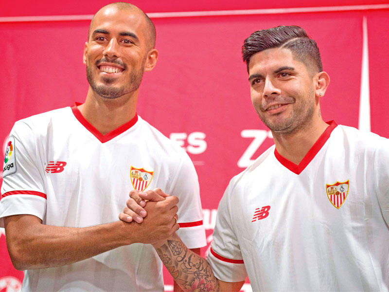 بانيغا وبيتزارو خلال تقديمهما