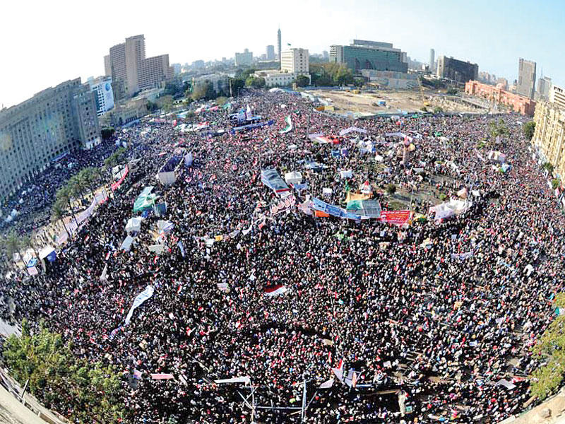 جانب من تظاهرات ثورة 25 يناير 2011 في ساحة التحرير وسط القاهرة