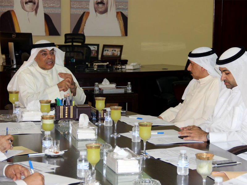 المقصيد متحدثاً خلال المؤتمر الصحافي