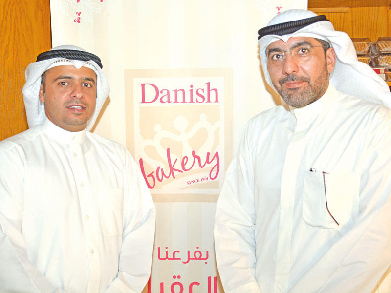 الأنصاري والشايع خلال توقيع الاتفاقية