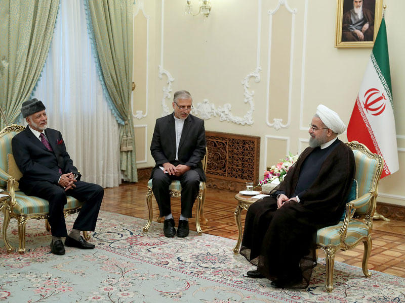 الرئيس الإيراني حسن روحاني، والوزير المسؤول عن الشؤون الخارجية بسلطنة عمان يوسف بن علوي في طهران