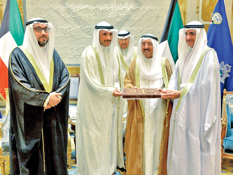  الأمير يتسلم مشروع الجواب على الخطاب الأميري أمس