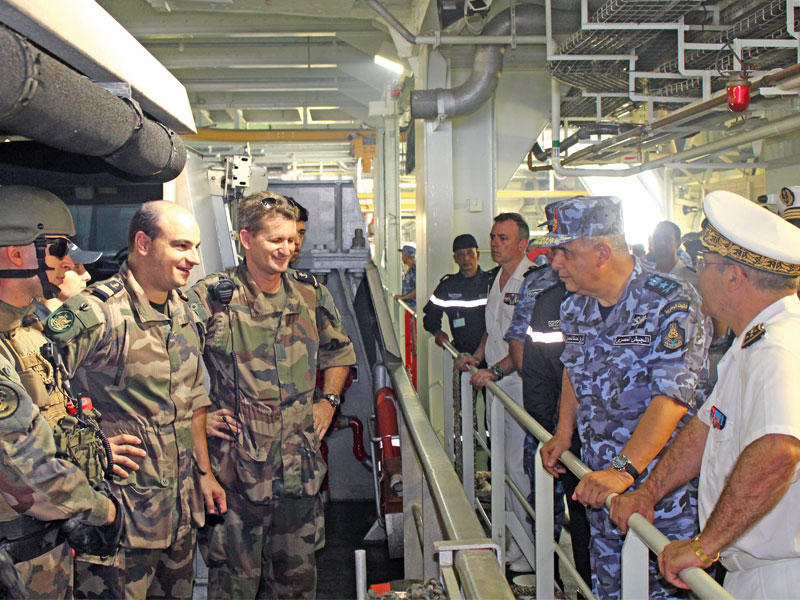 عسكريون مصريون وفرنسيون في ختام المناورات المشتركة أمس 