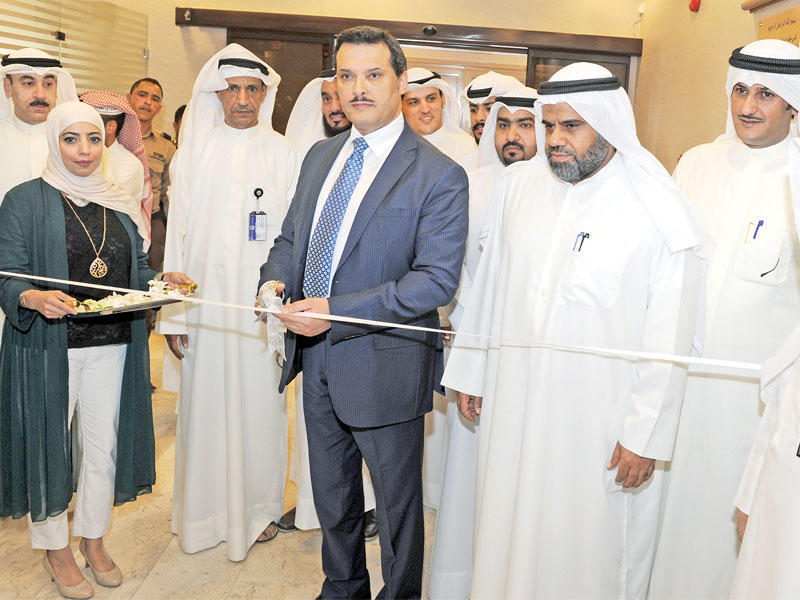 الحربي يفتتح المرحلة الثانية من تطوير إدارة العلاج في الخارج  (تصوير عبد الله الخلف)