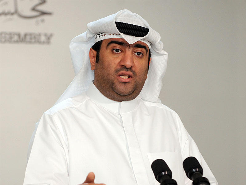  وزير التجارة والصناعة وزير الدولة لشؤون الشباب بالوكالة خالد الروضان