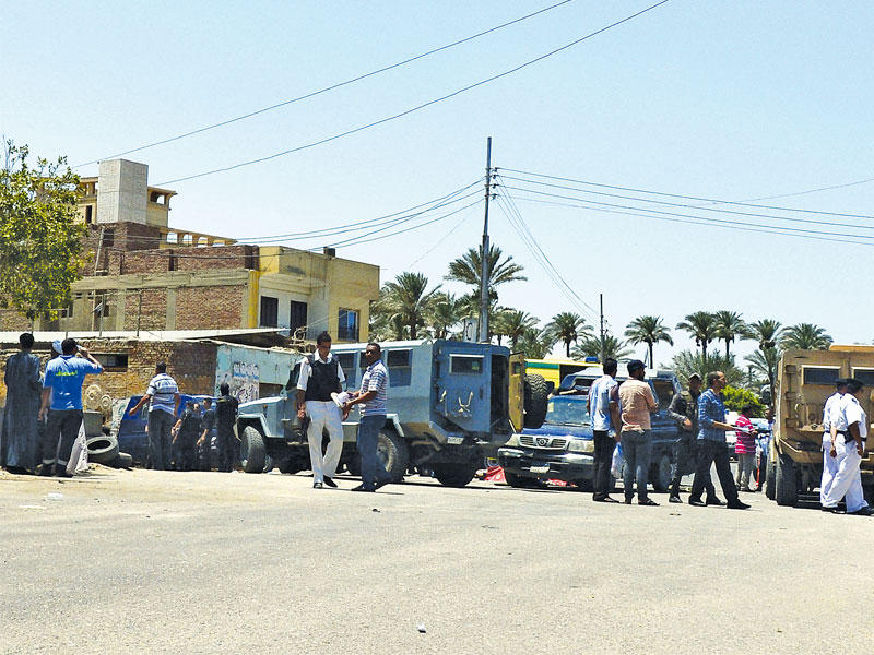 قوات الأمن المصرية تحكم السيطرة على مكان الحادث الإرهابي في القاهرة الكبرى أمس